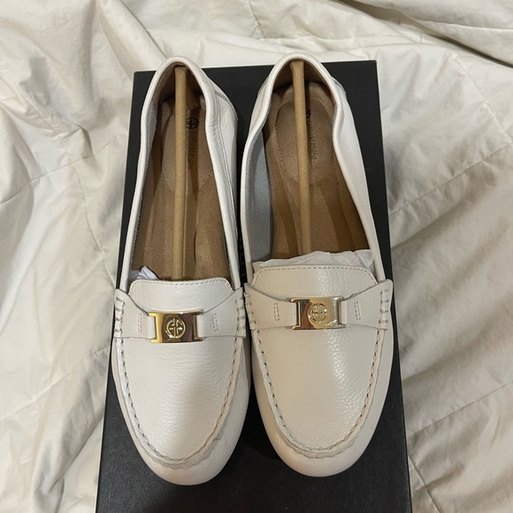 Guano Bernini like new leather memory foam slip on loafers sz7 - Picture 1 of 9